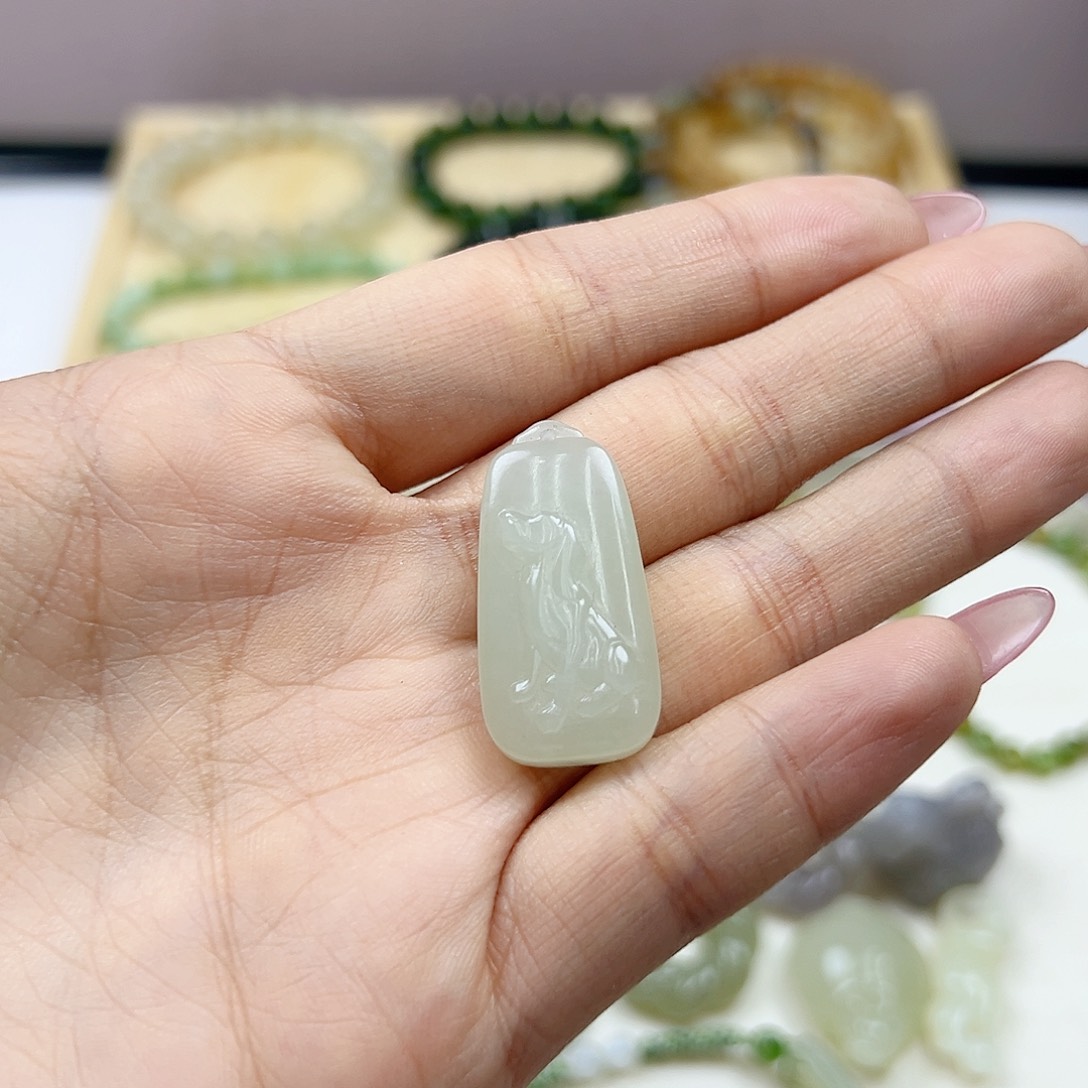 颈饰未镶嵌和田玉余***归