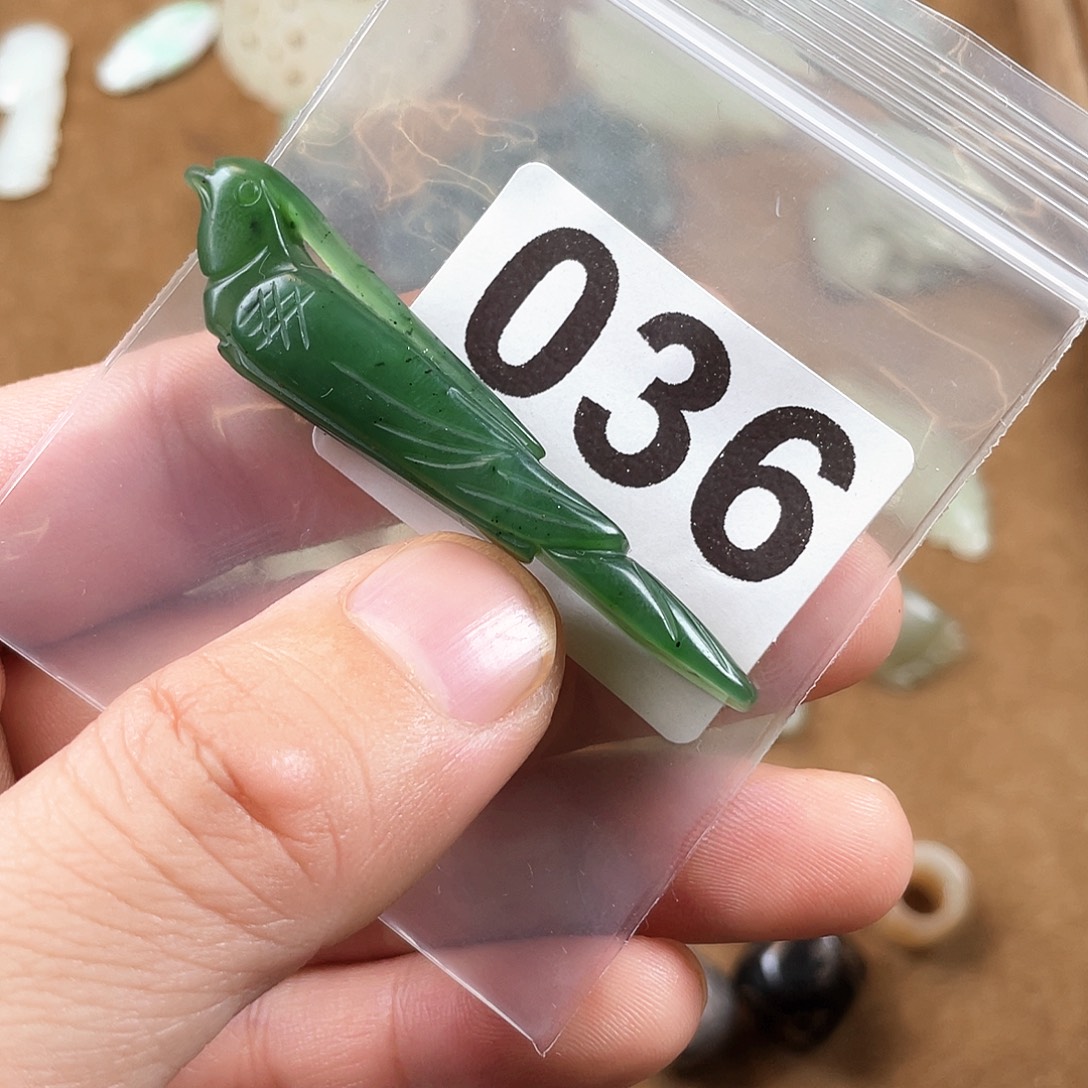 和田玉未镶嵌车挂