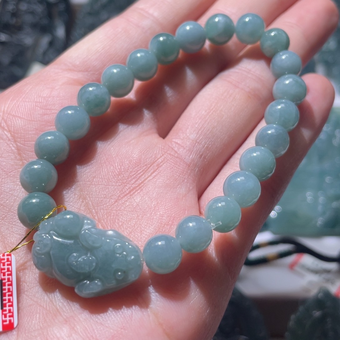 翡翠颈饰未镶嵌貔貅