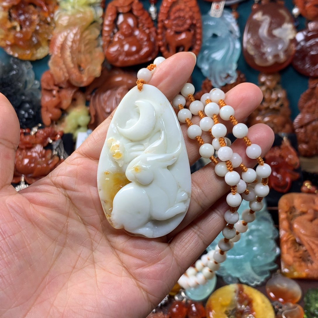 蛇纹石玉挂坠未镶嵌