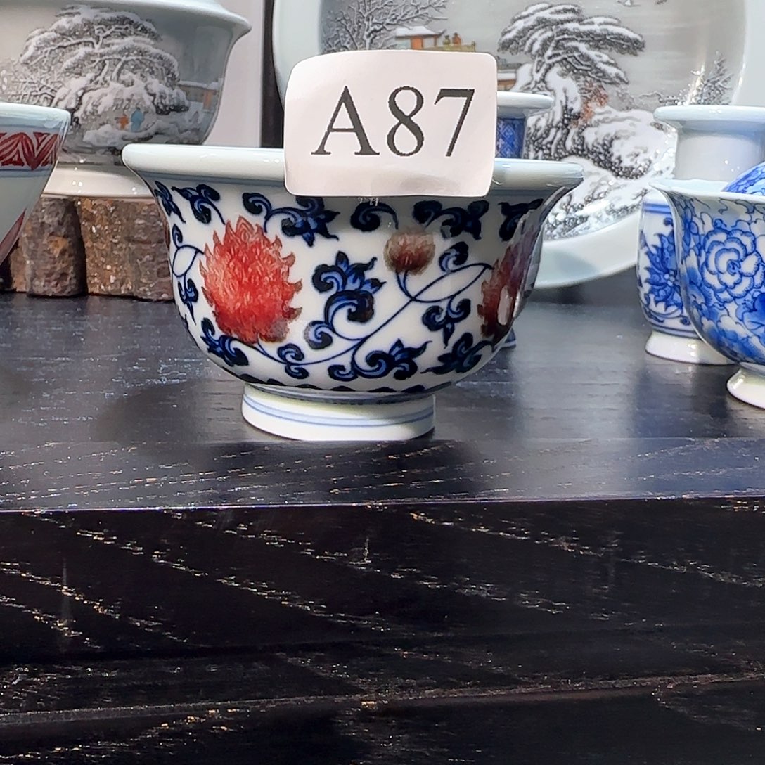 马***森陶瓷摆件釉里红压手87