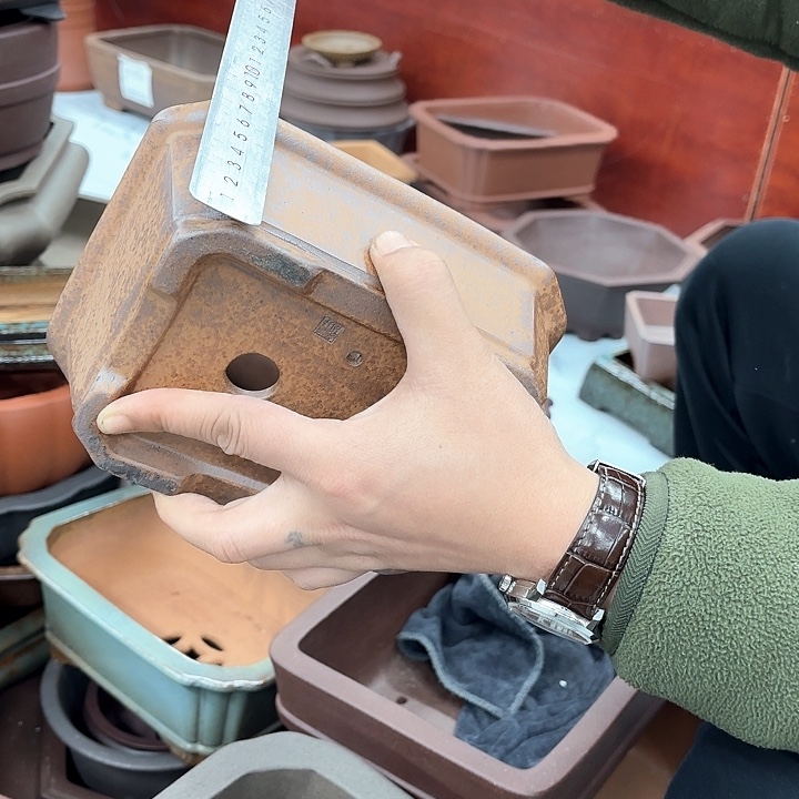 紫砂花盆紫砂的颜色很漂亮