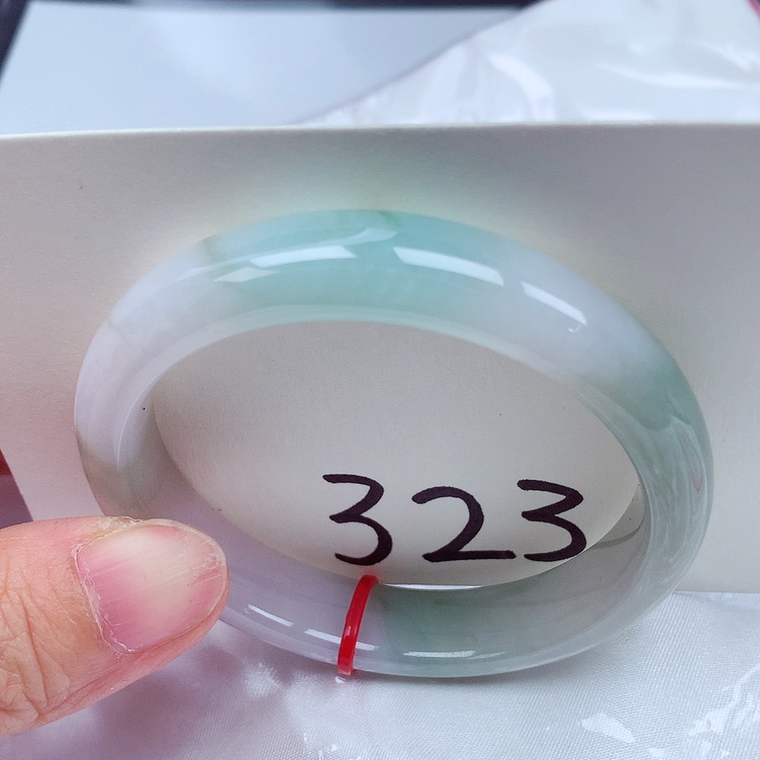 翡翠手镯未镶嵌翡翠