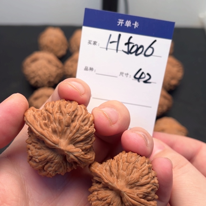 文玩核桃把件?**陈山西老树一代汉高楼5006