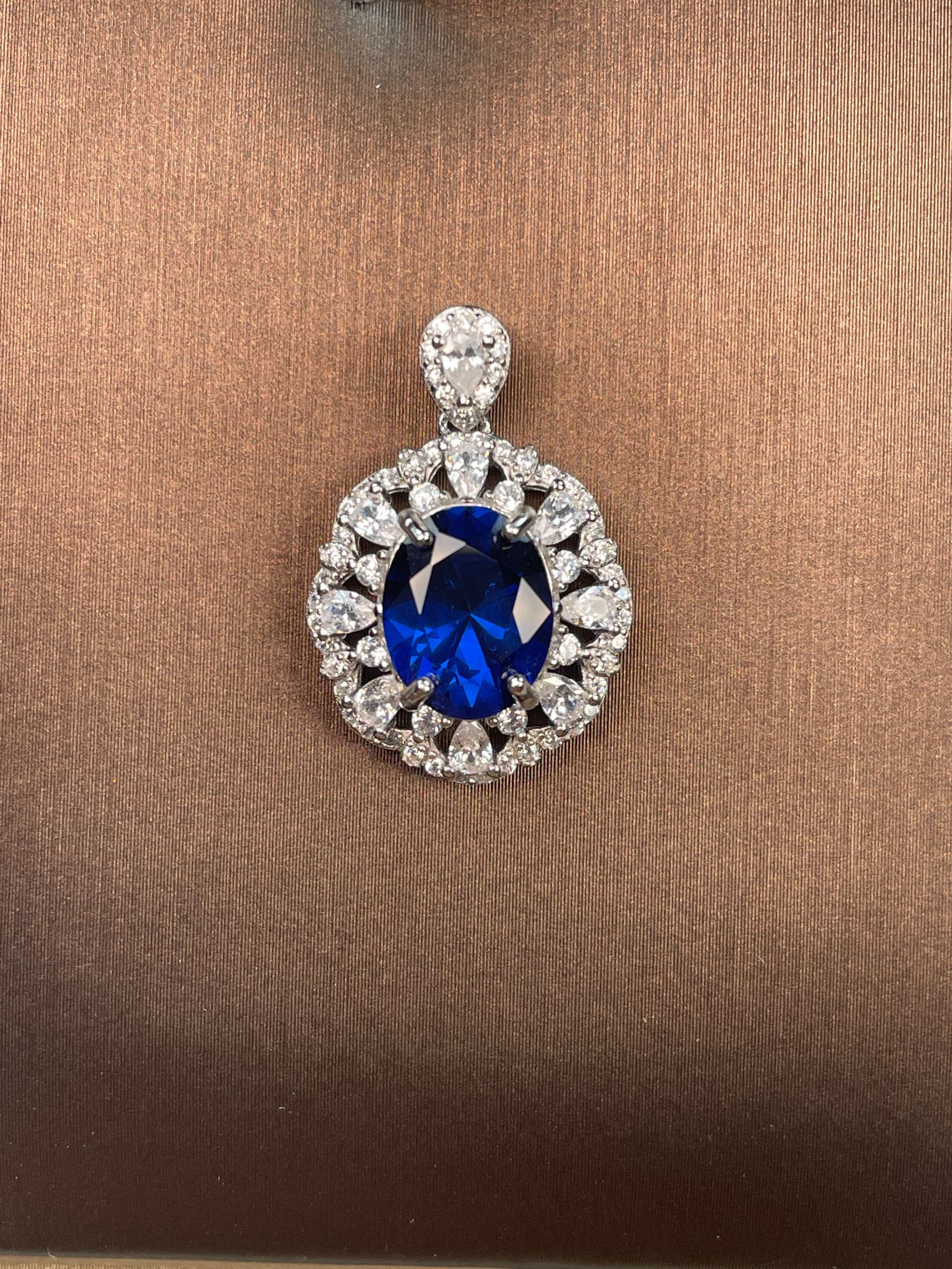 培育蓝宝石-阿鲁沙-典藏轻奢-皇家蓝尖晶-精工银镀金吊坠3036