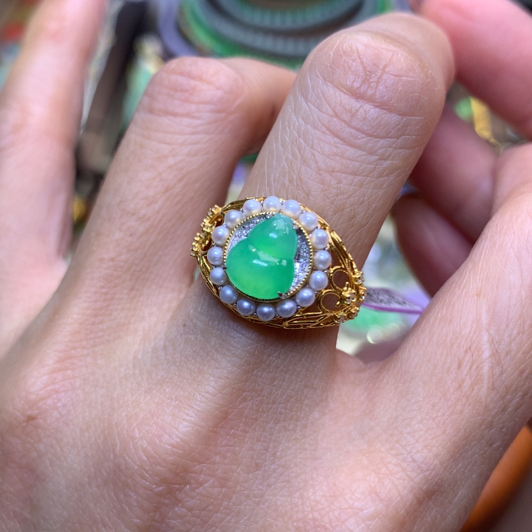 翡翠18K金镶嵌颈饰