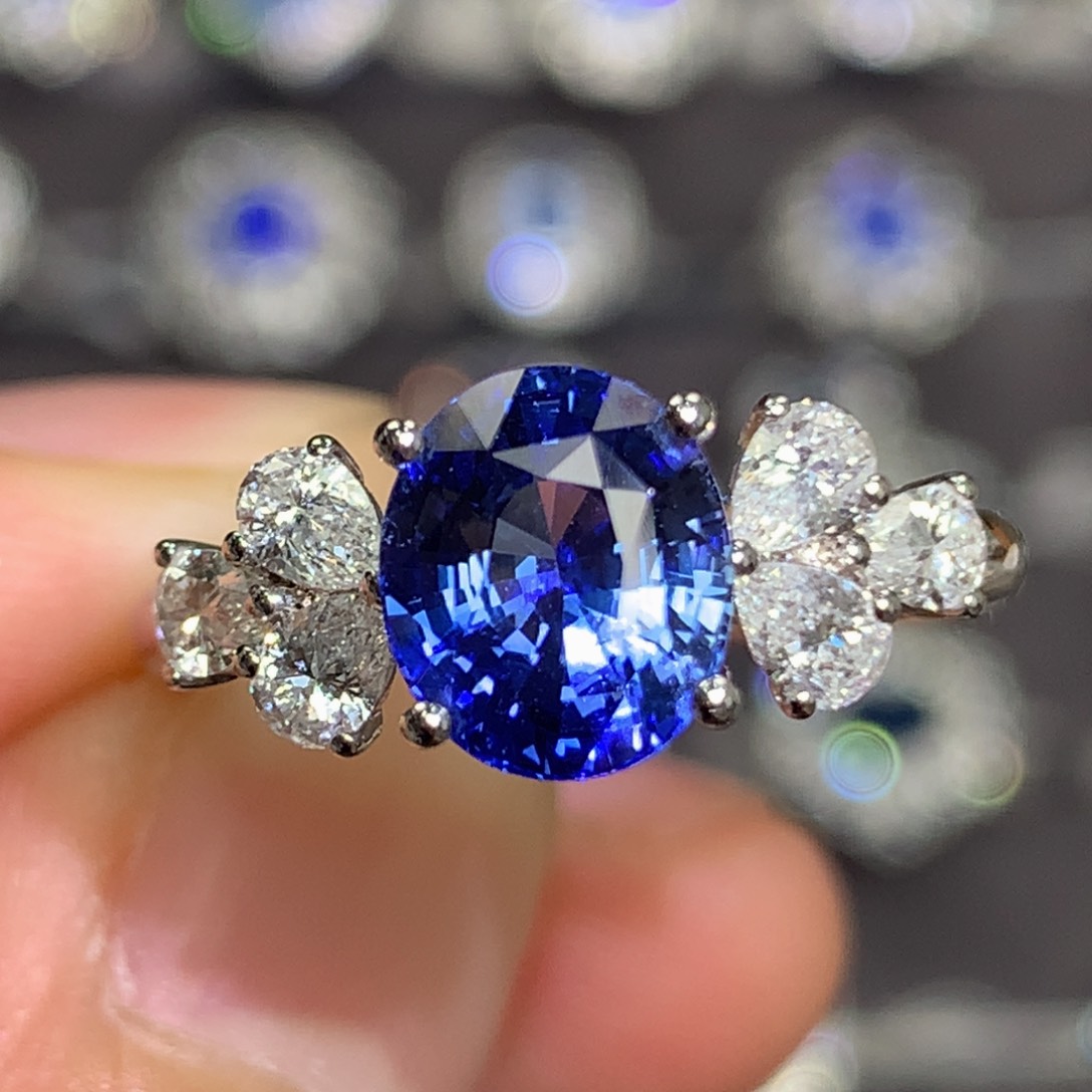 蓝宝石戒指18K金镶嵌