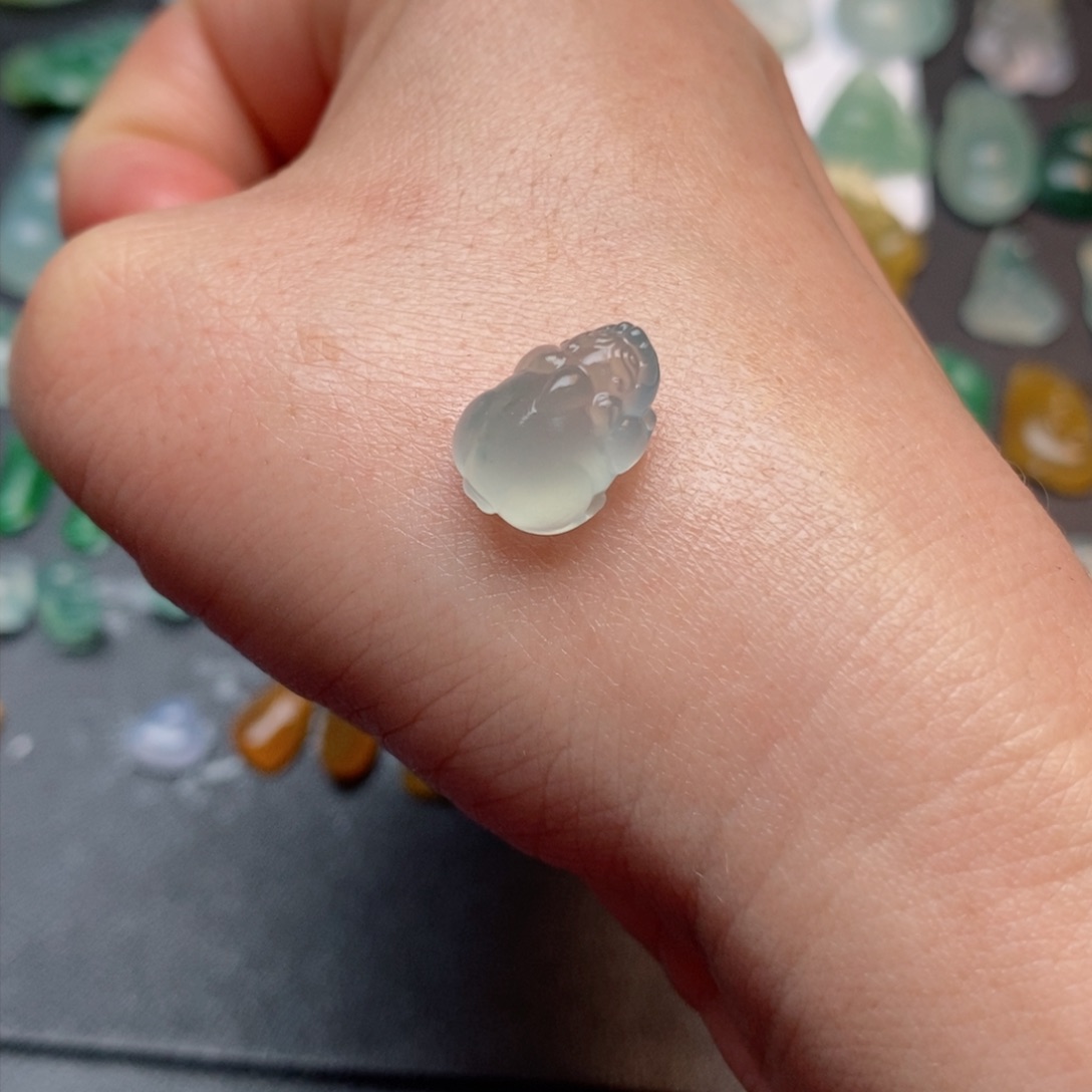 定制翡翠未镶嵌貔貅