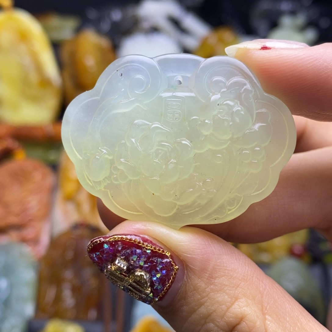 蛇纹石玉颈饰未镶嵌