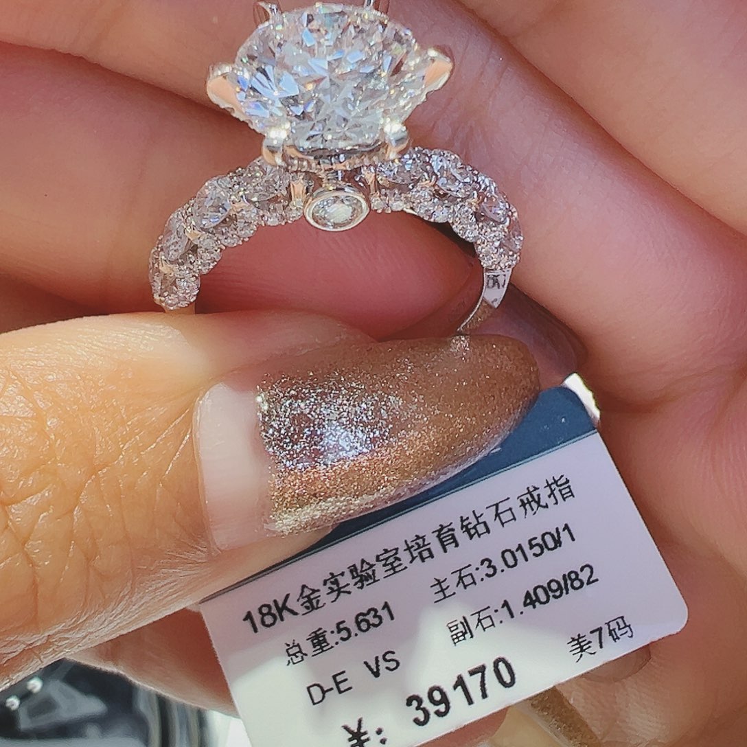 实验室培育钻石18K金镶嵌?****₆3.015ct
