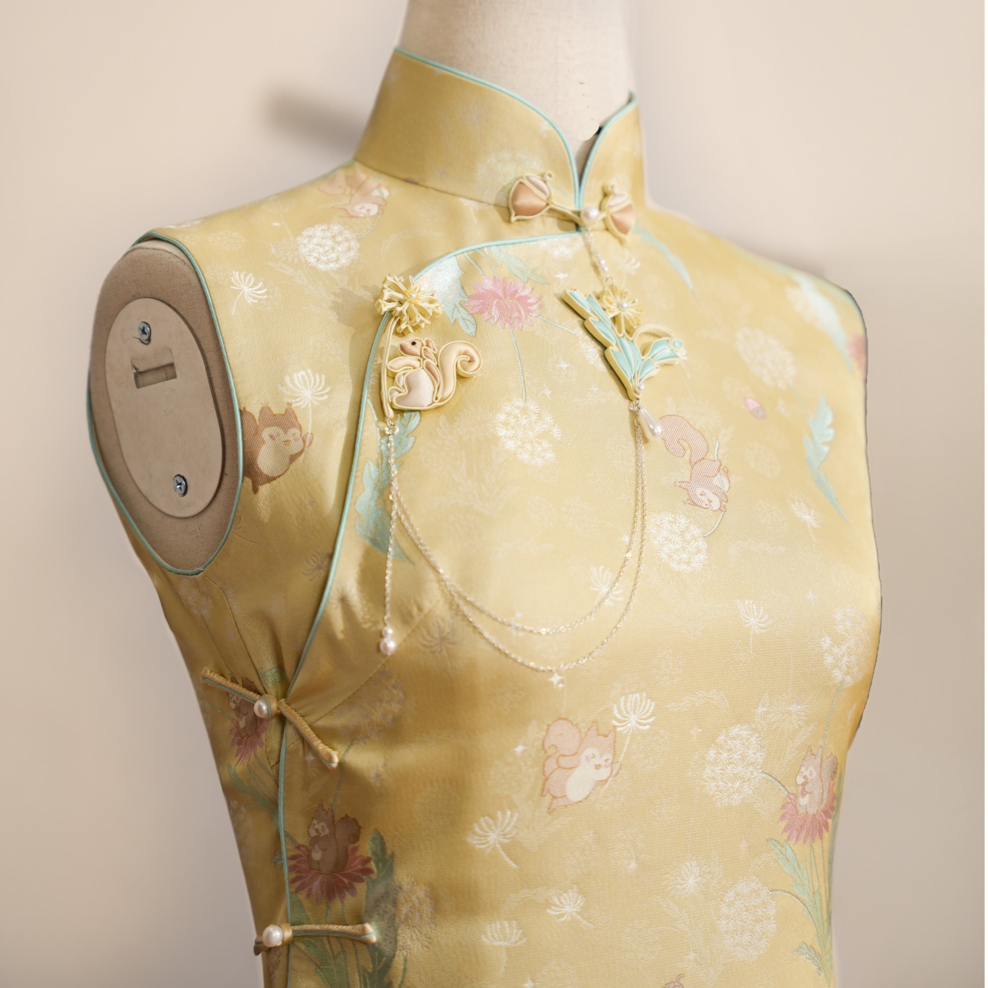 可爱的奇奇蒂蒂——李德喜宋锦天然淡水珍珠古法手工旗袍