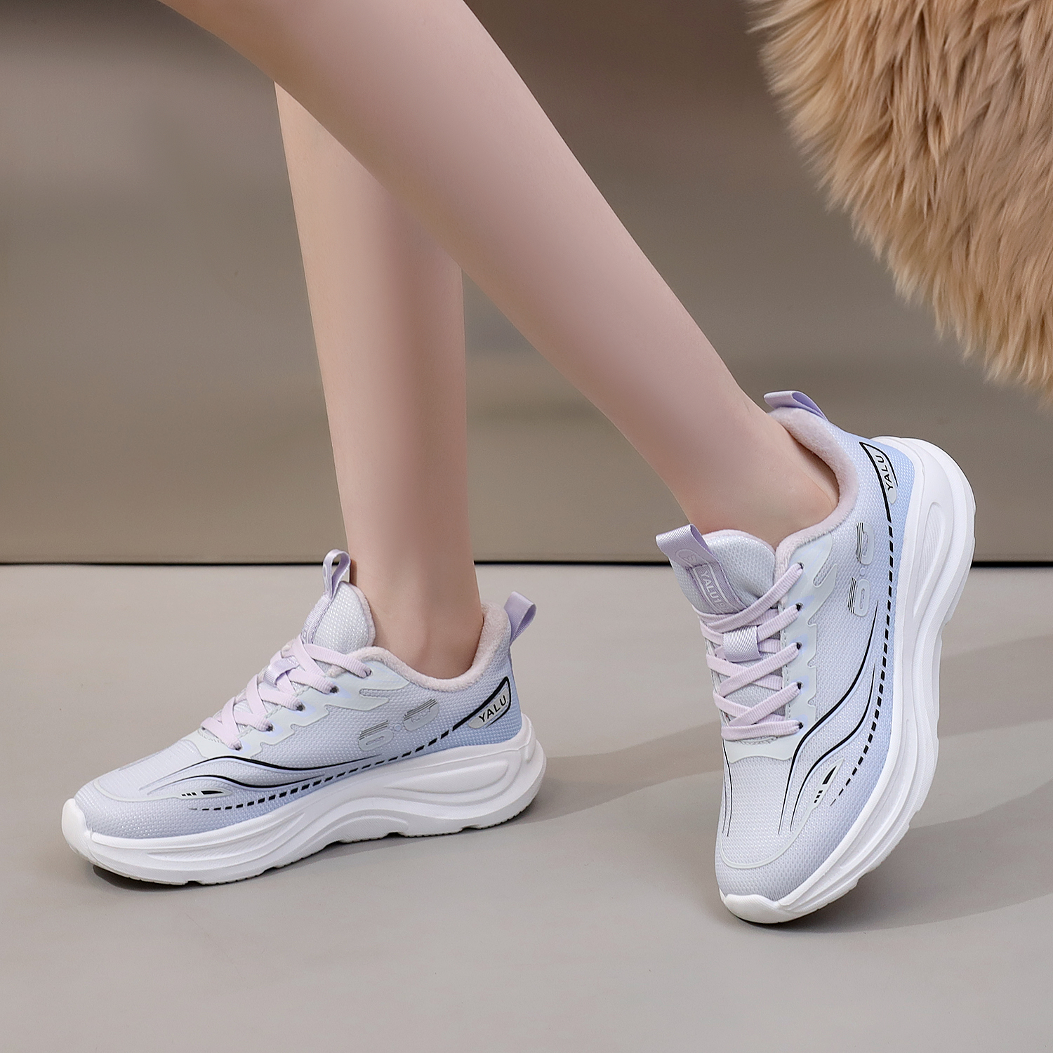 雅鹿/V 冬季新款网面加绒运动鞋男女同款防滑耐磨轻奢运动鞋Y30