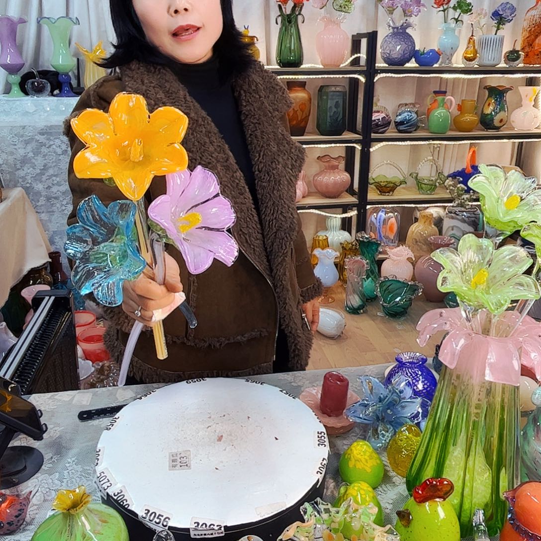 3朵百合家悦美居琉璃摆件