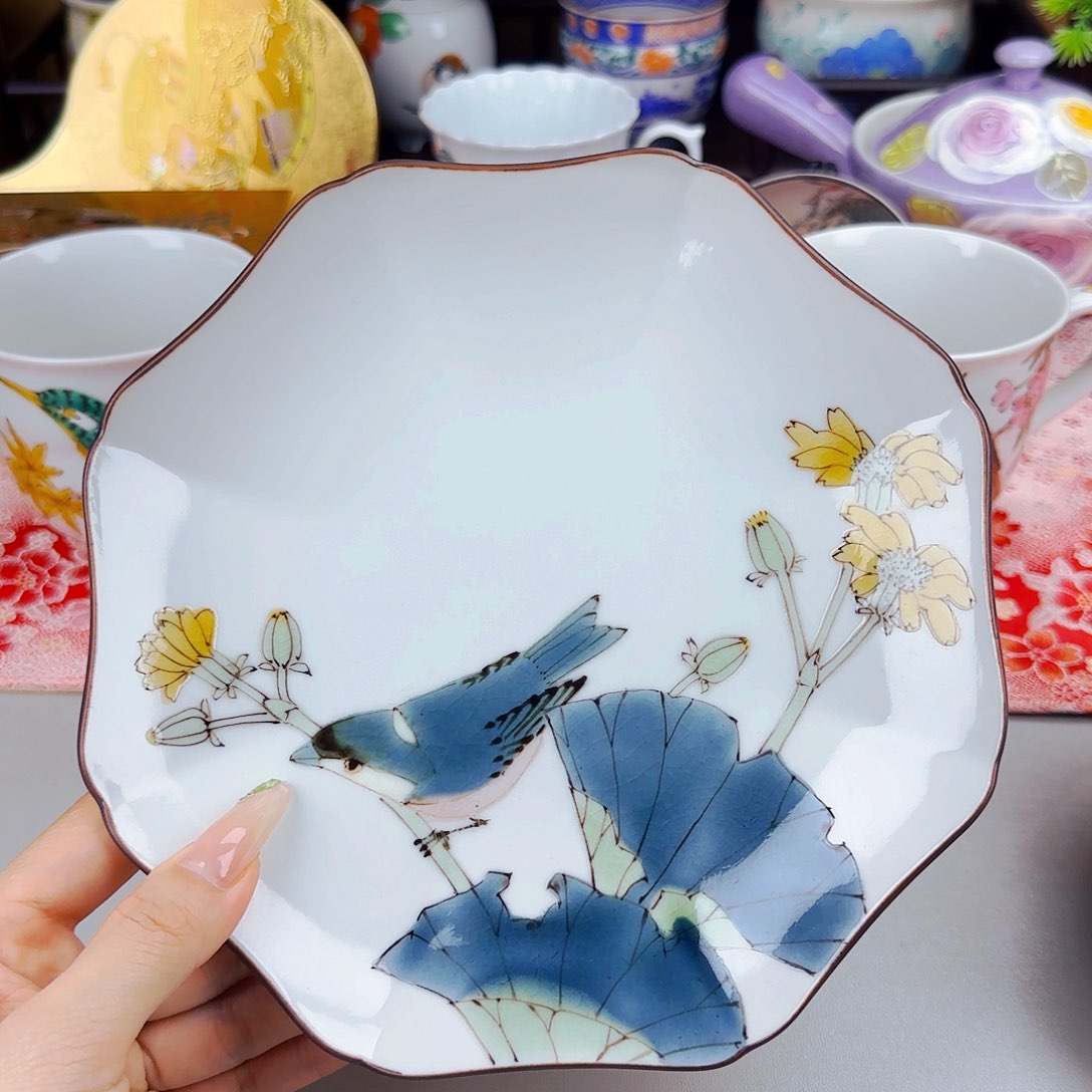 他家茶具瓷器真美！