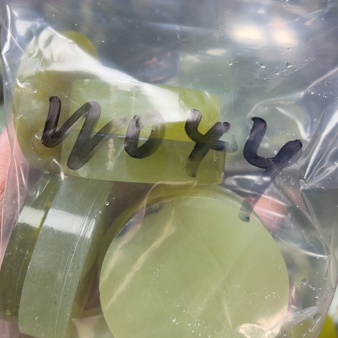 情***舞蛇纹石玉未镶嵌岫玉手镯心，平安无事牌