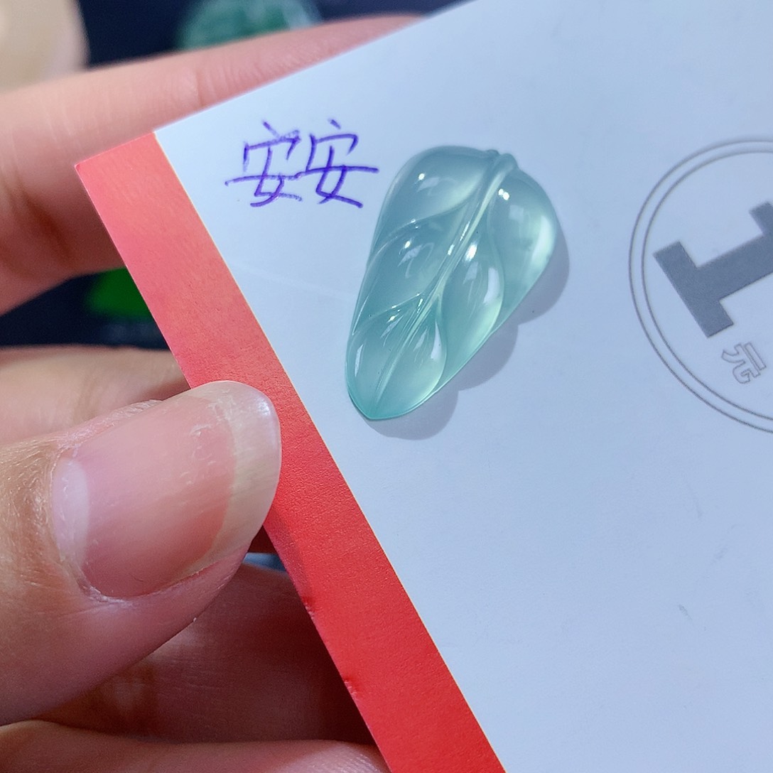 翡翠颈饰未镶嵌天然翡翠高冰叶子