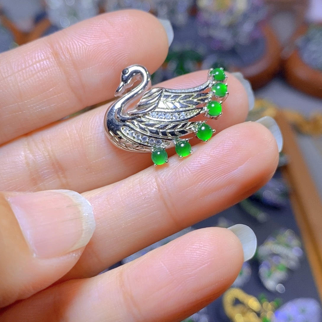 翡翠颈饰银S925镶嵌天然翡翠