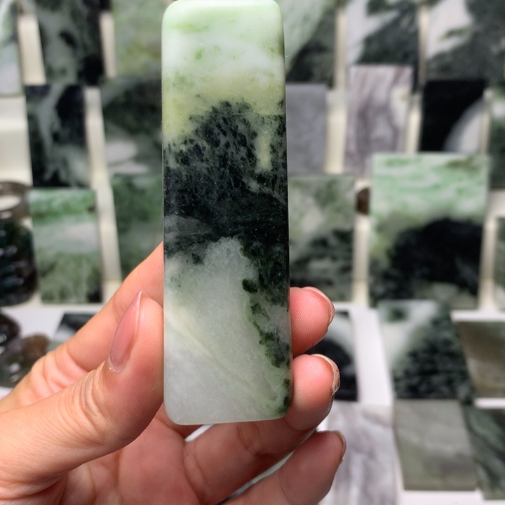 独山玉颈饰未镶嵌