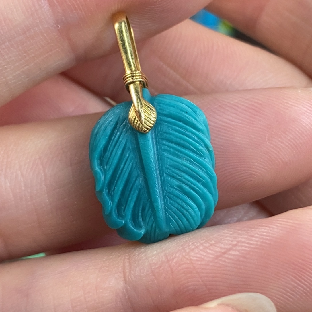 绿松石未镶嵌。羽毛吊坠