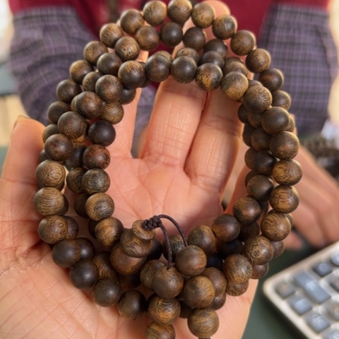 沉香手串乌身红土27克卡0.8多样性发1条