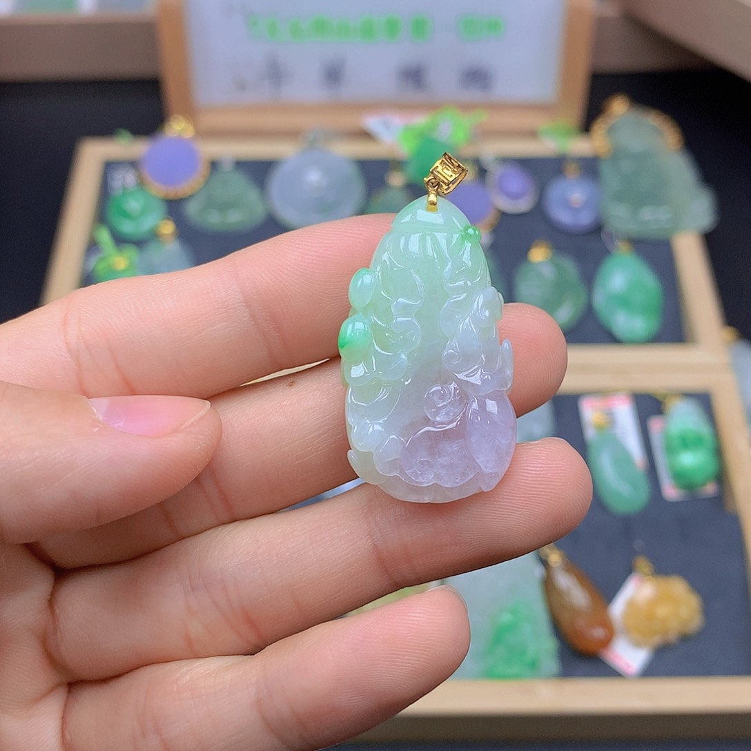 翡翠颈饰18K金镶嵌翡翠