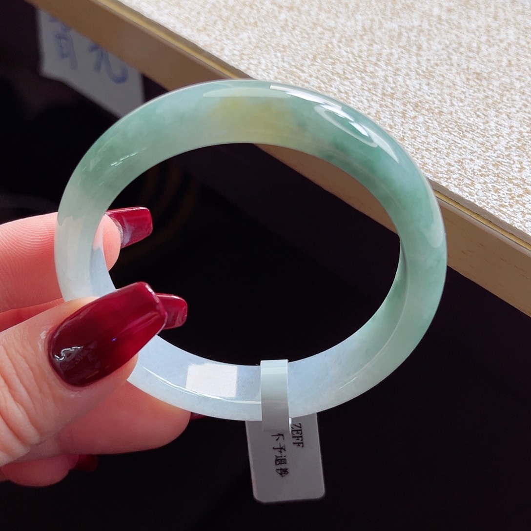 翡翠手镯未镶嵌手镯