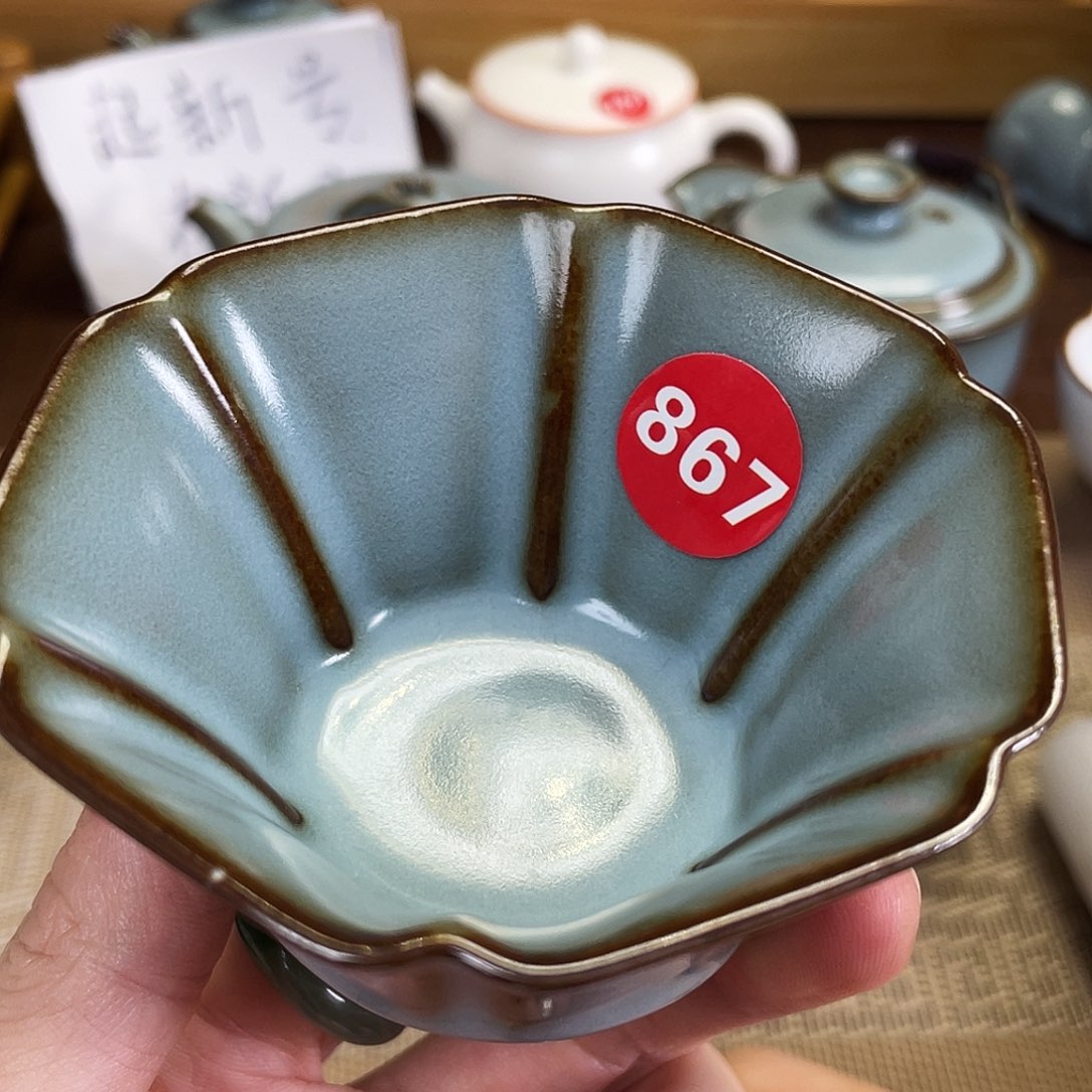 瓷片。。。。。。。。。。。。。