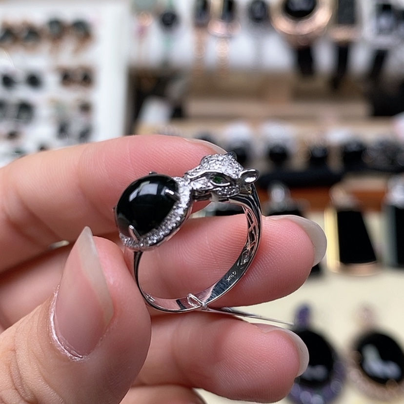 【闪购商品】翡翠戒指18K金镶嵌豹子头