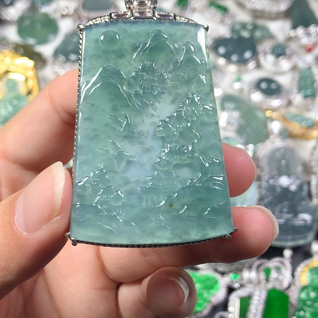 翡翠未镶嵌颈饰山水