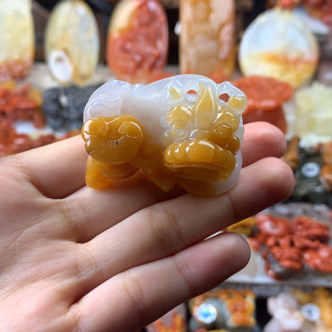 石英质玉（黄龙玉）挂件未镶嵌