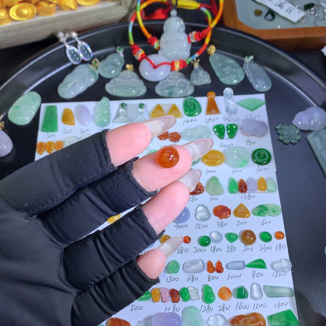 翡翠未镶嵌吊坠(不含链)红蛋