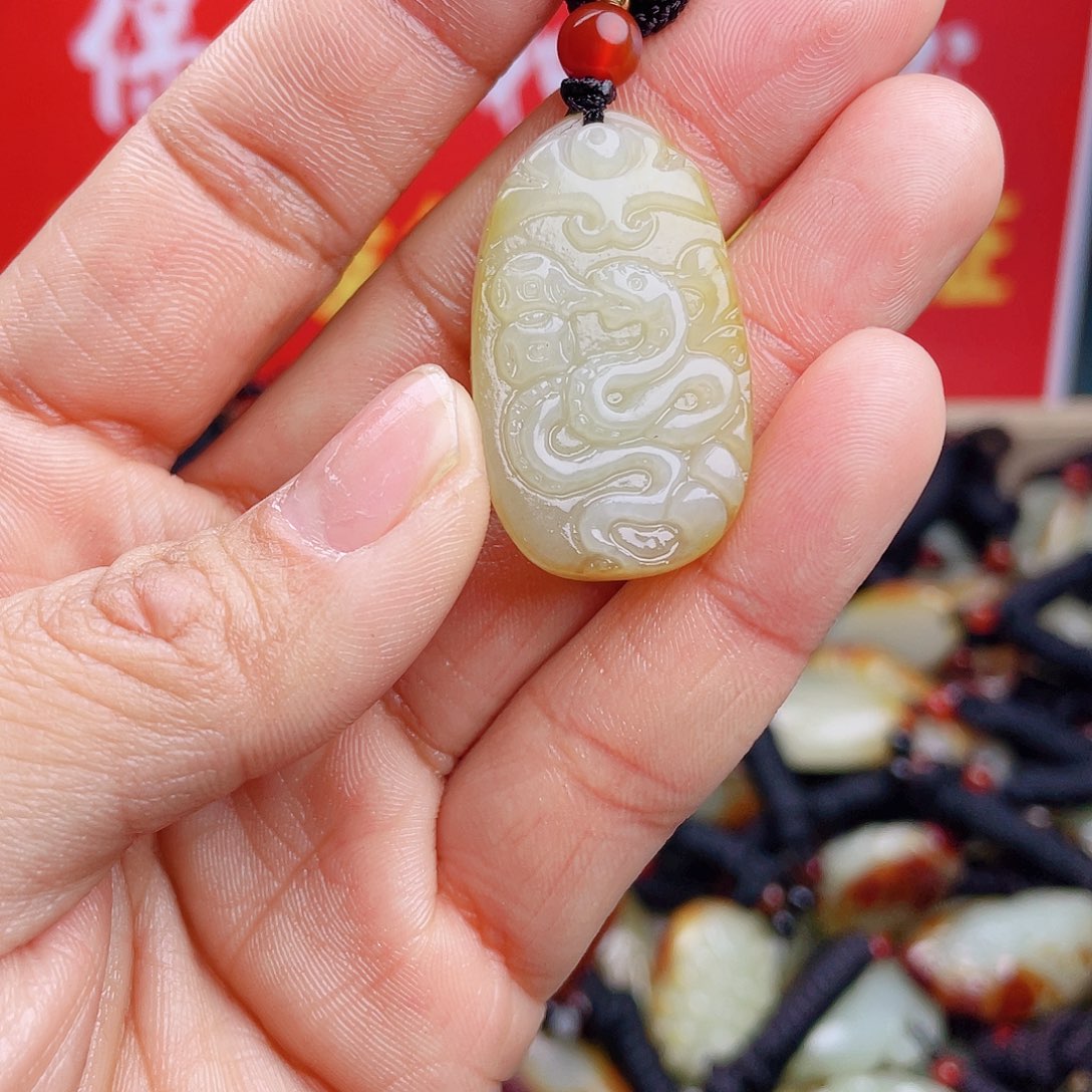 和田玉颈饰未镶嵌