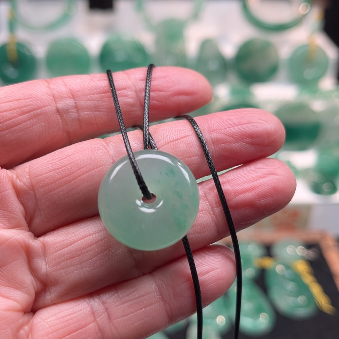 石英质玉吊坠(不含链)合金