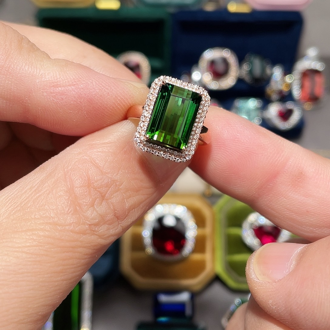 18K金镶嵌碧玺戒指6.06ct