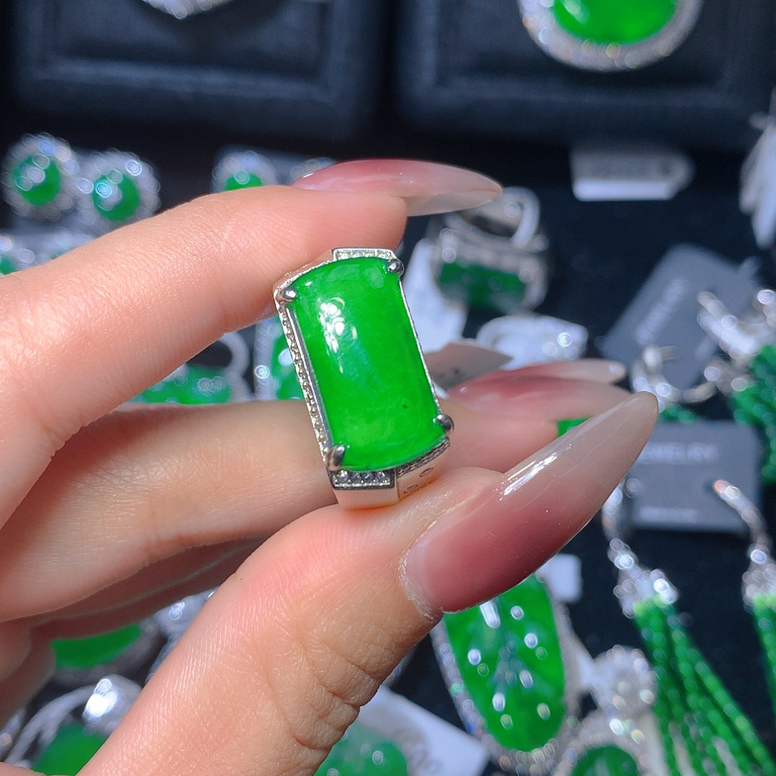 翡翠颈饰银S925镶嵌翡翠