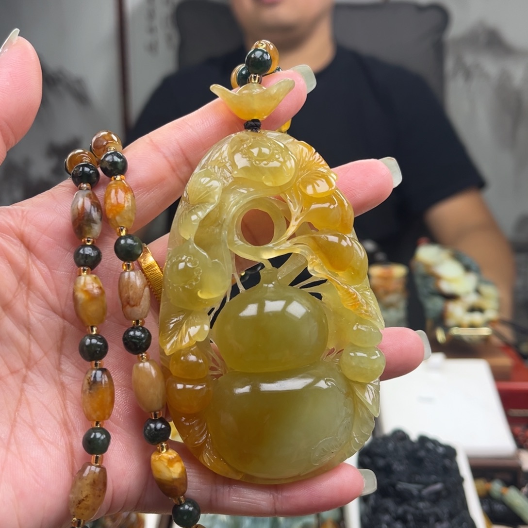 岫玉未镶嵌颈饰挂件