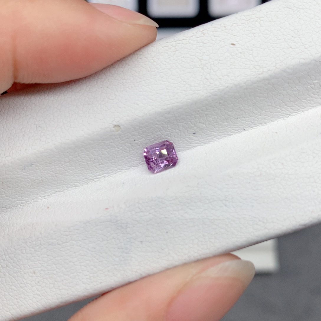 蓝宝石裸石未镶嵌4.5*5mm方紫