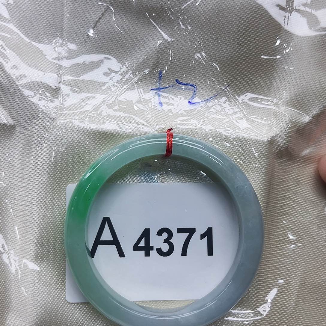 翡翠手镯未镶嵌多样性微瑕