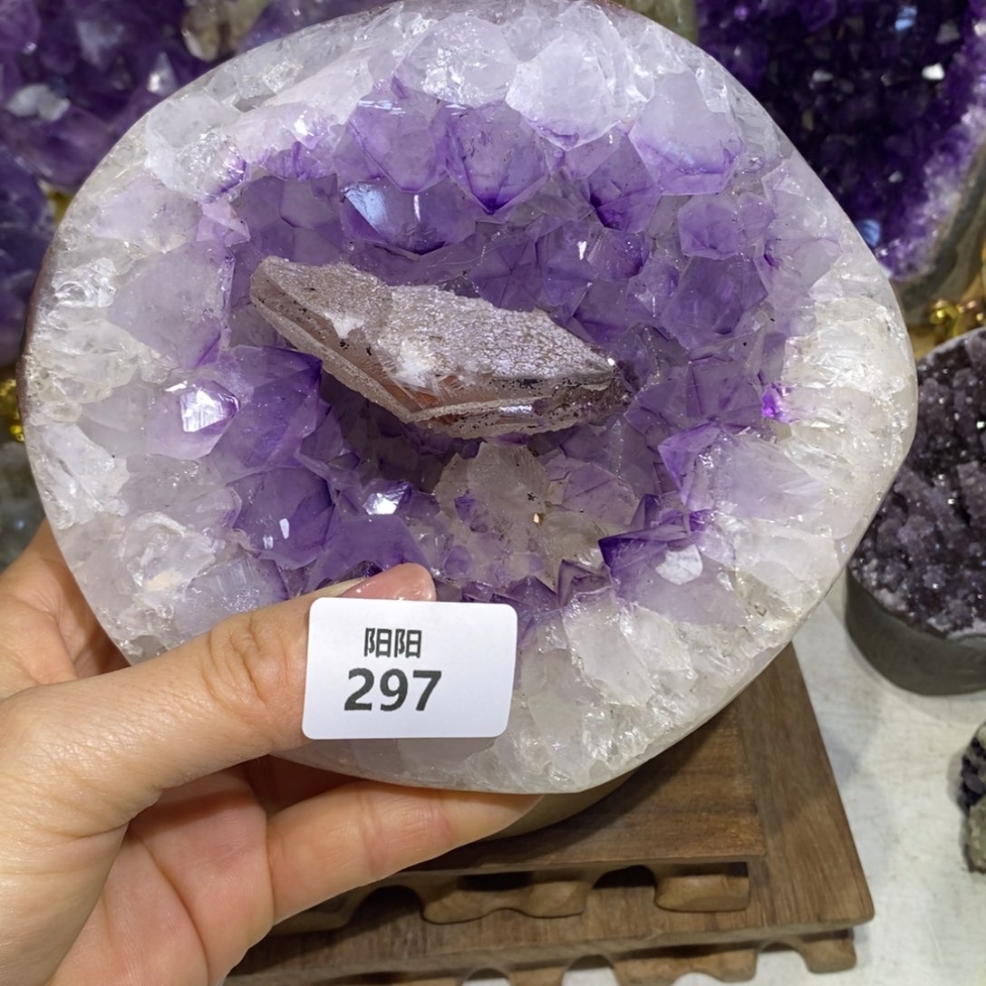 紫晶未镶嵌大型摆件（非配饰）