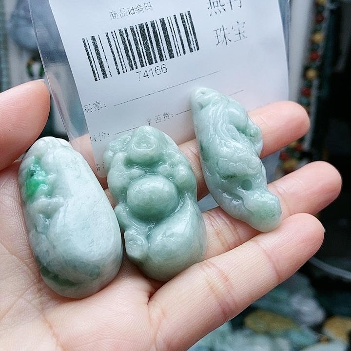 颈饰足铂镶嵌翡翠翡翠