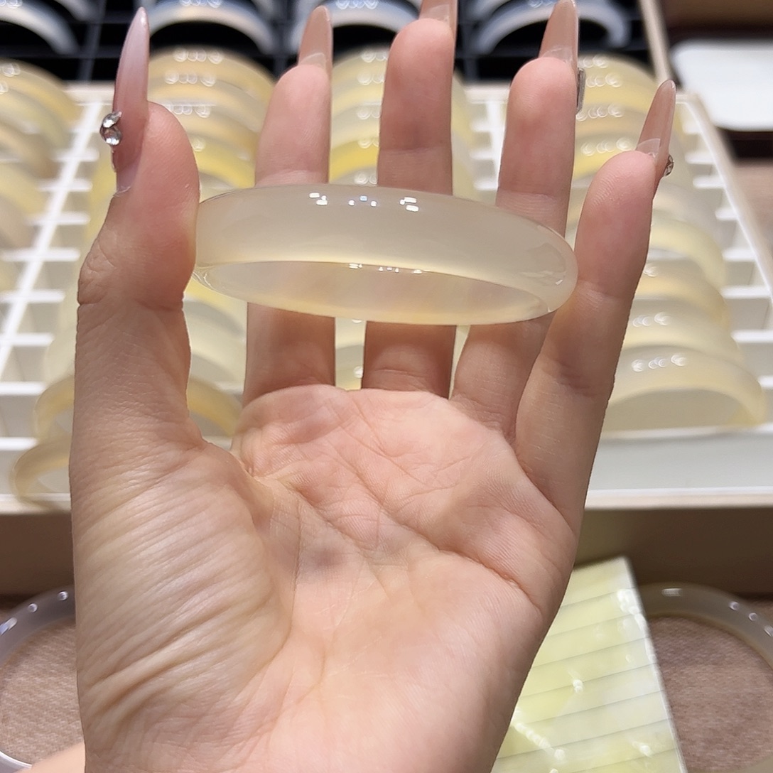 铁***蛋玛瑙/玉髓未镶嵌手镯