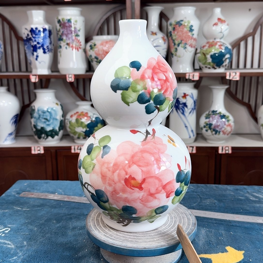 摆件景德镇陶瓷葫红牡花