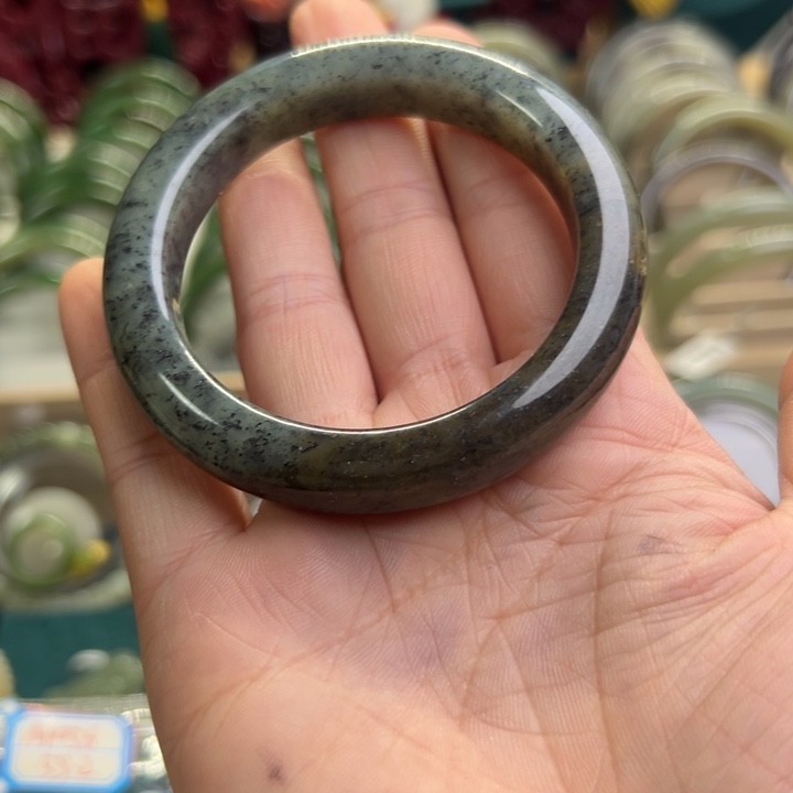 和田玉手镯未镶嵌55.2圈围M056