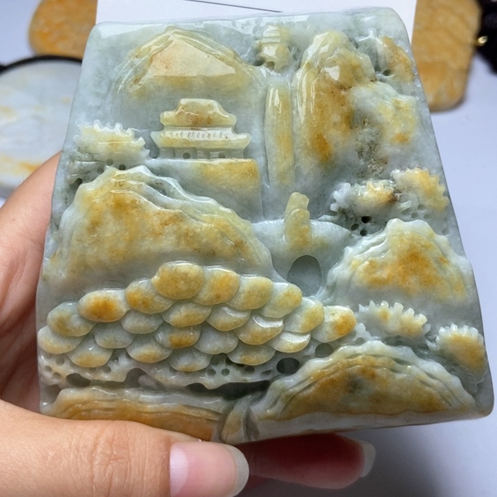 翡翠颈饰未镶嵌翡翠