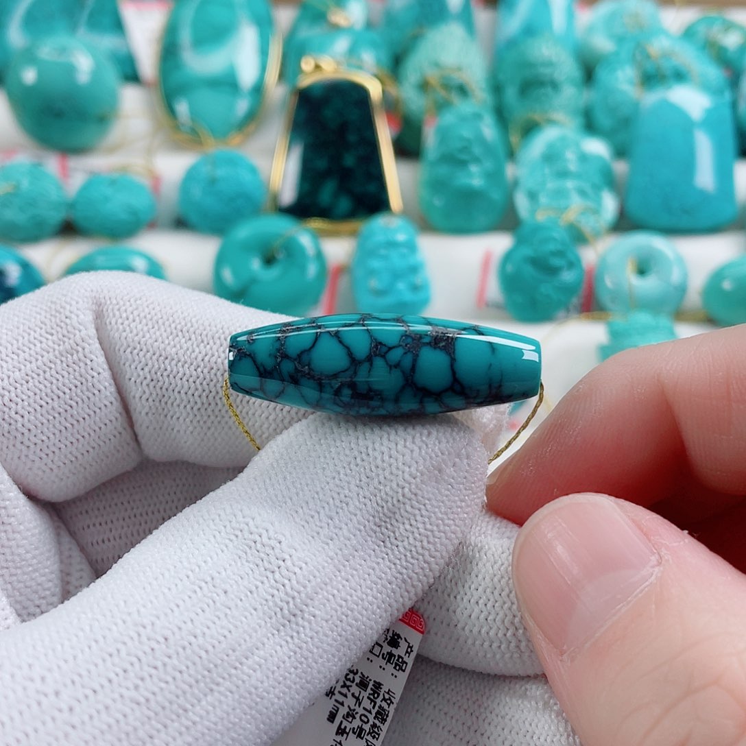 绿松石颈饰未镶嵌