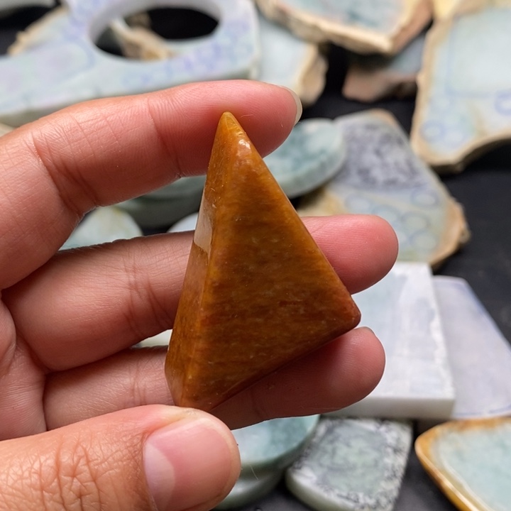 翡翠配石天然缅甸翡翠玉石