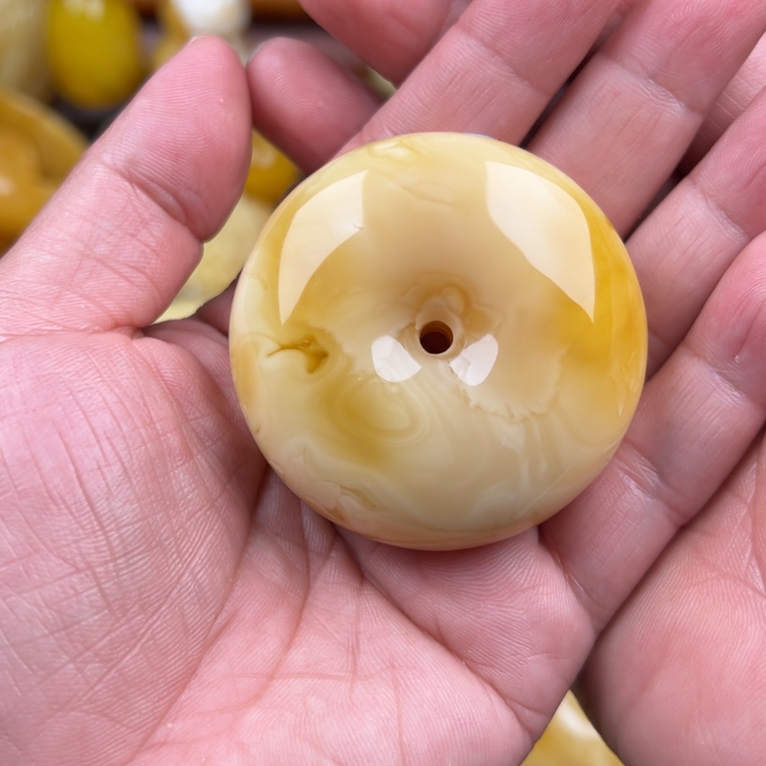 琥珀裸石未镶嵌?**?纯天然蜜蜡