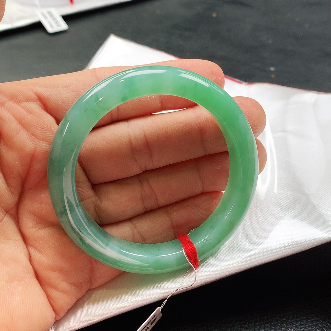 未镶嵌手镯翡翠天然翡翠手镯