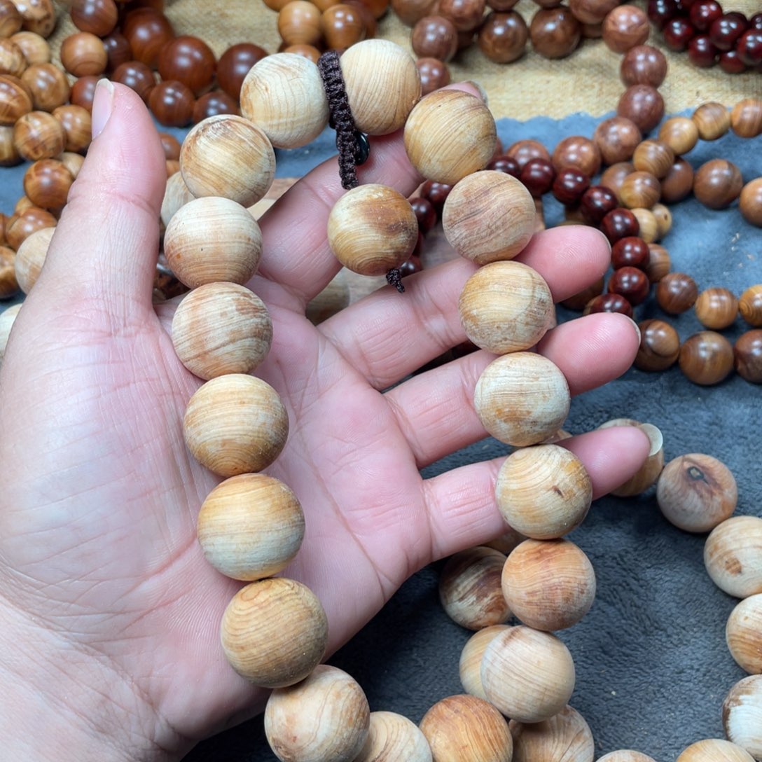 柏木（崖柏）无事牌2.0太行陈化毛料瑕疵珠