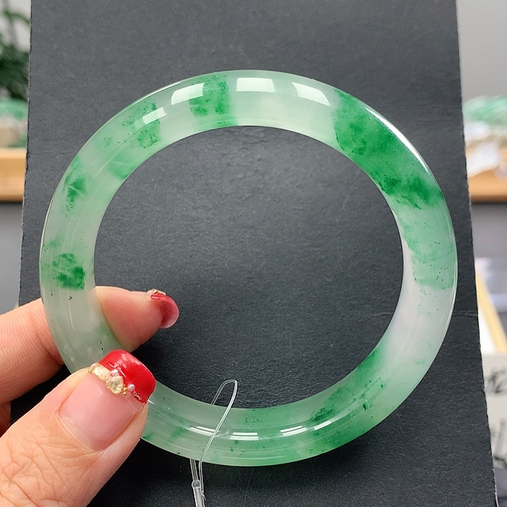 石英质玉手镯未镶嵌娜*